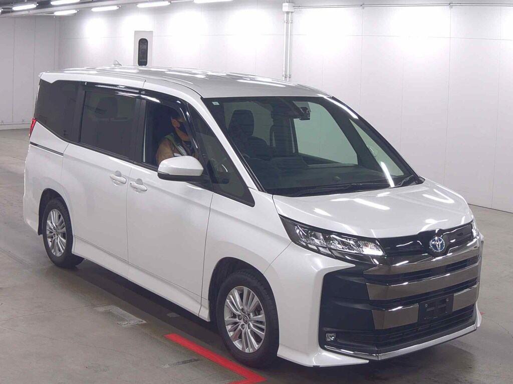 2023 TOYOTA NOAH 4.5 auction-graded Japanese used car for sale export to United Kingdom 