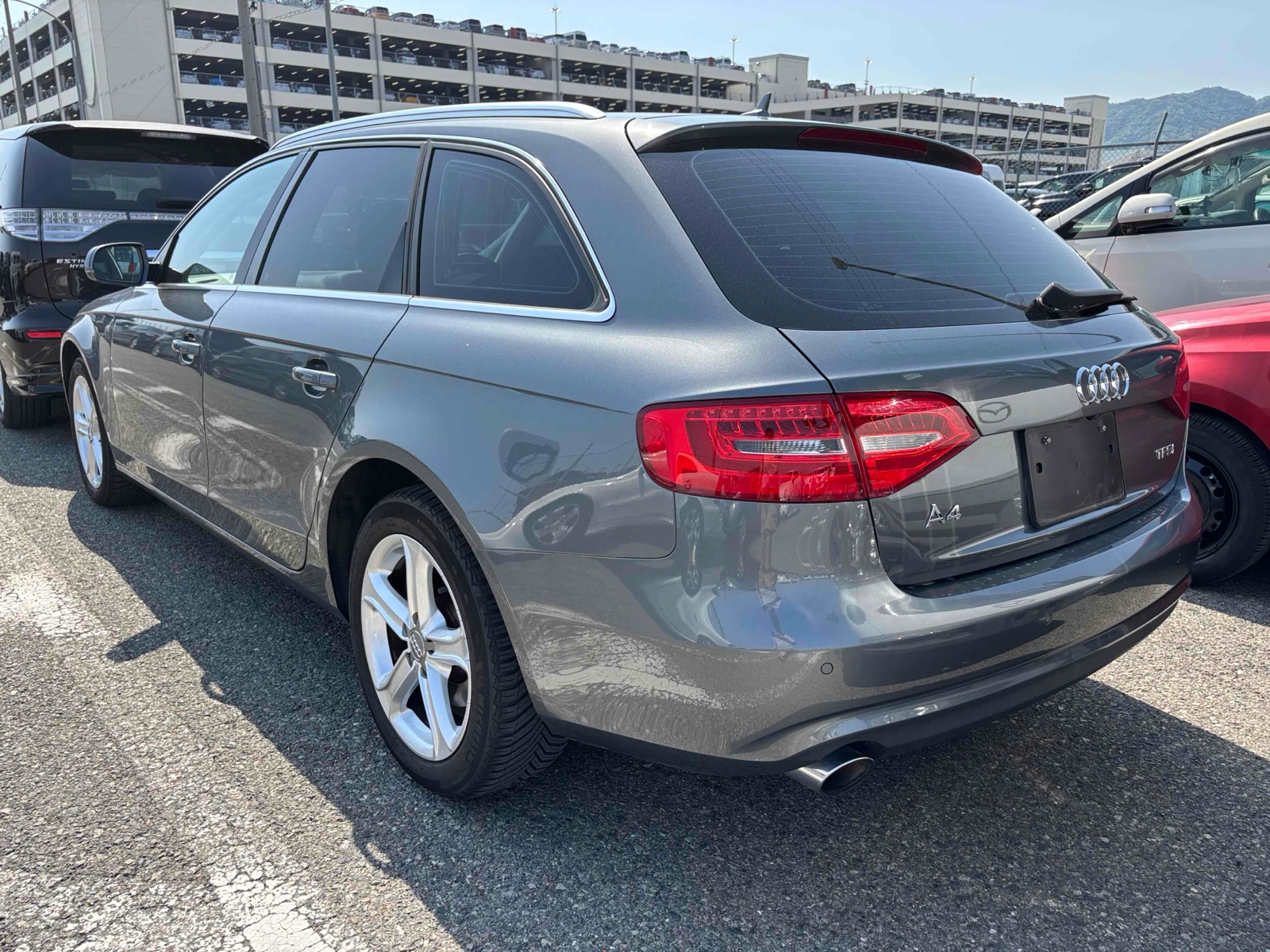 2014 AUDI A4 AVANT 4 auction-graded Japanese used car for sale export to United Kingdom 
