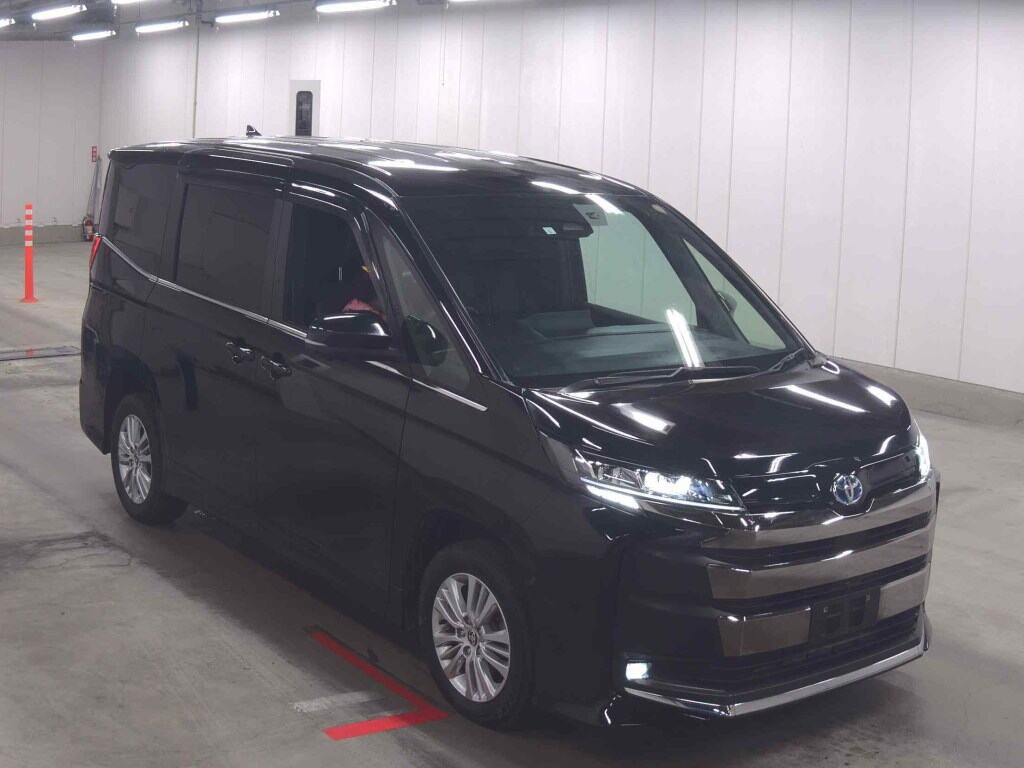 2023 TOYOTA NOAH R auction-graded Japanese used car for sale export to United Kingdom 