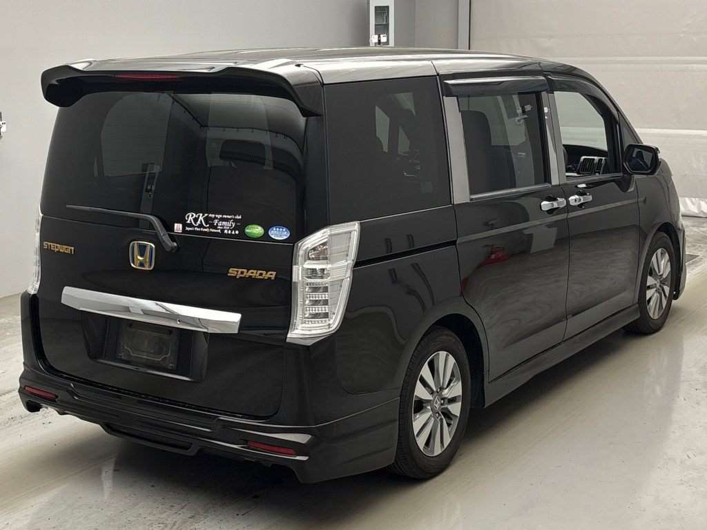 2013 HONDA STEP WAGON 3.5 auction-graded Japanese used car for sale export to United Kingdom 