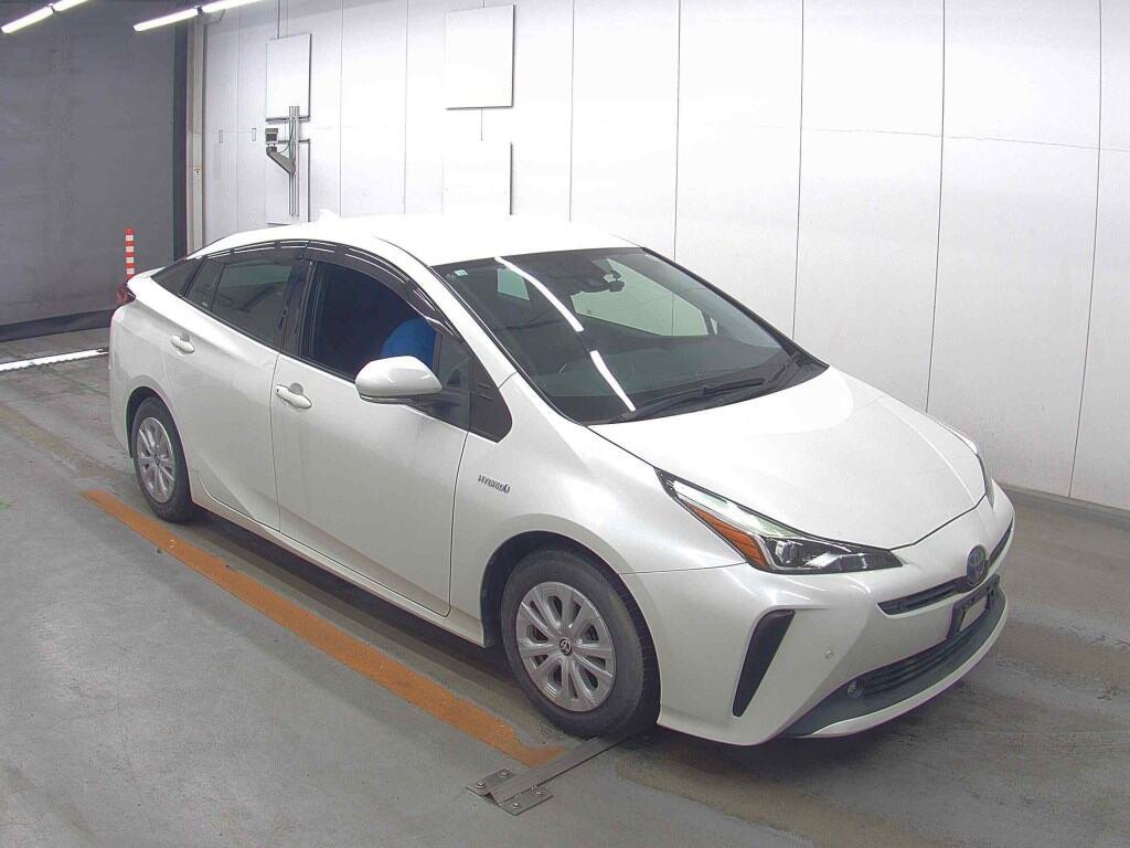 2020 TOYOTA PRIUS 4 auction-graded Japanese used car for sale export to United Kingdom 