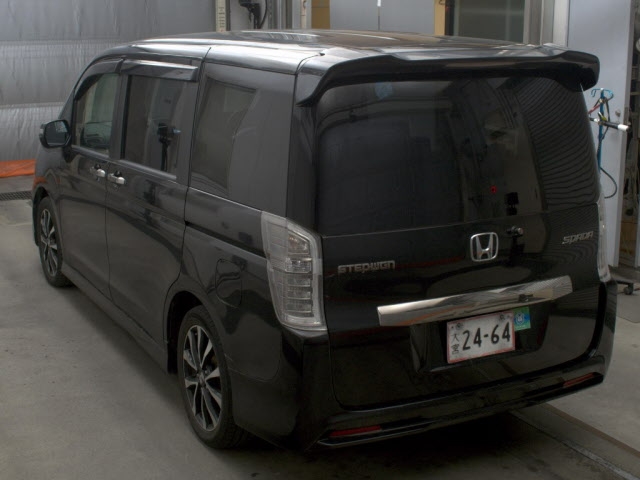 2013 HONDA STEP WAGON R auction-graded Japanese used car for sale export to United Kingdom 