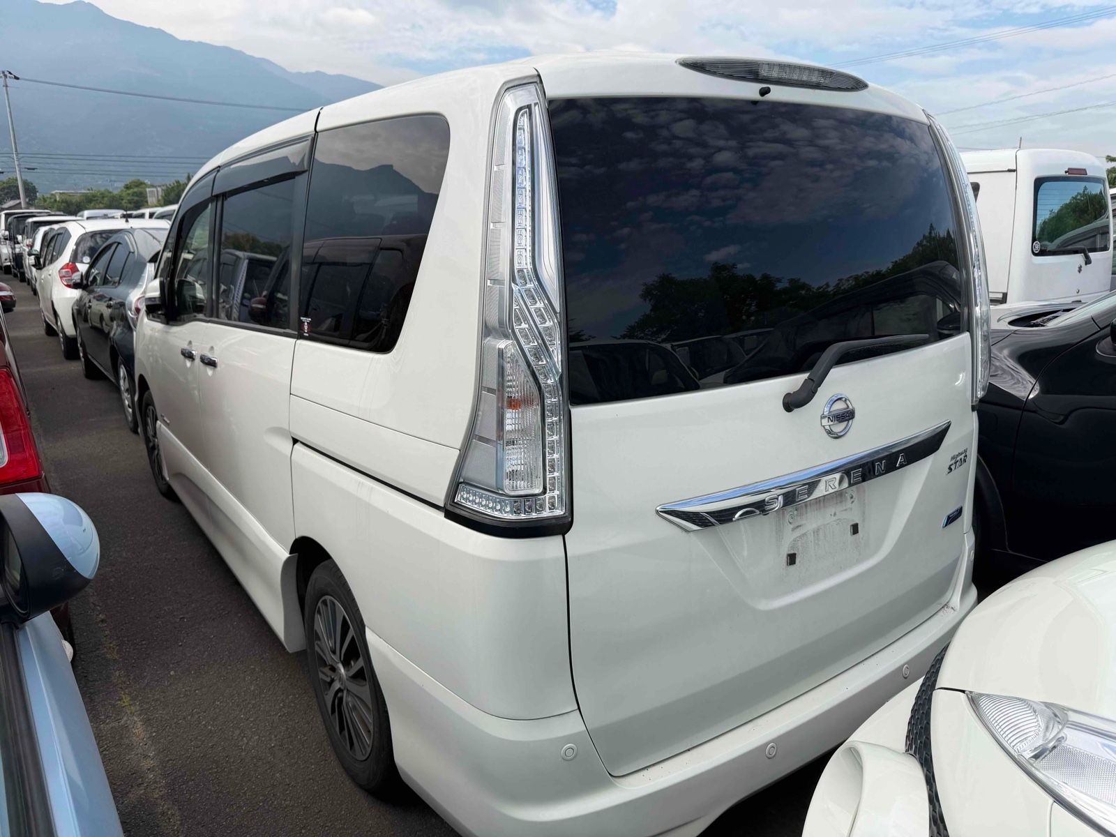 2015 NISSAN SERENA R auction-graded Japanese used car for sale export to United Kingdom 