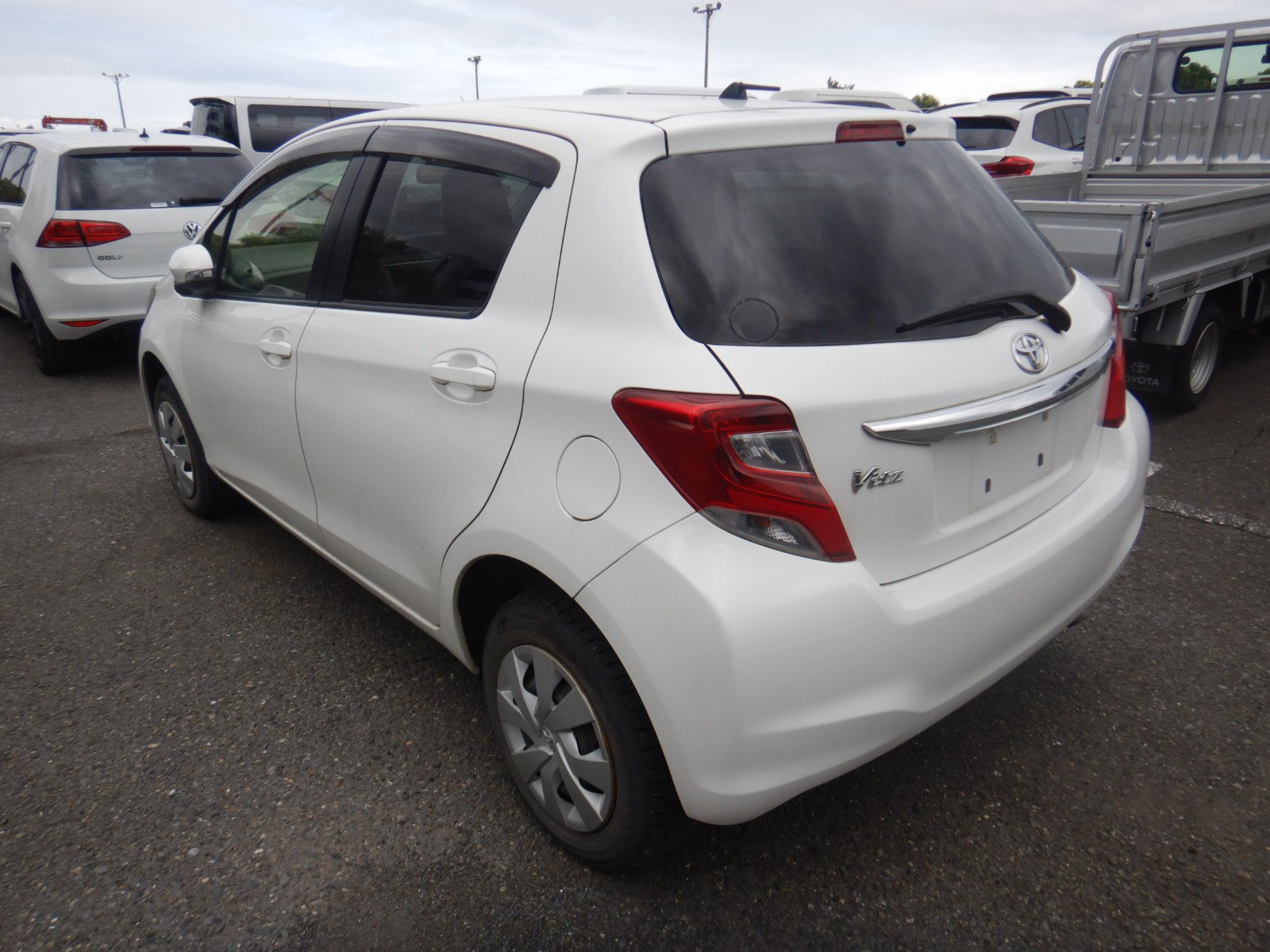 2014 TOYOTA VITZ 4 auction-graded Japanese used car for sale export to United Kingdom 