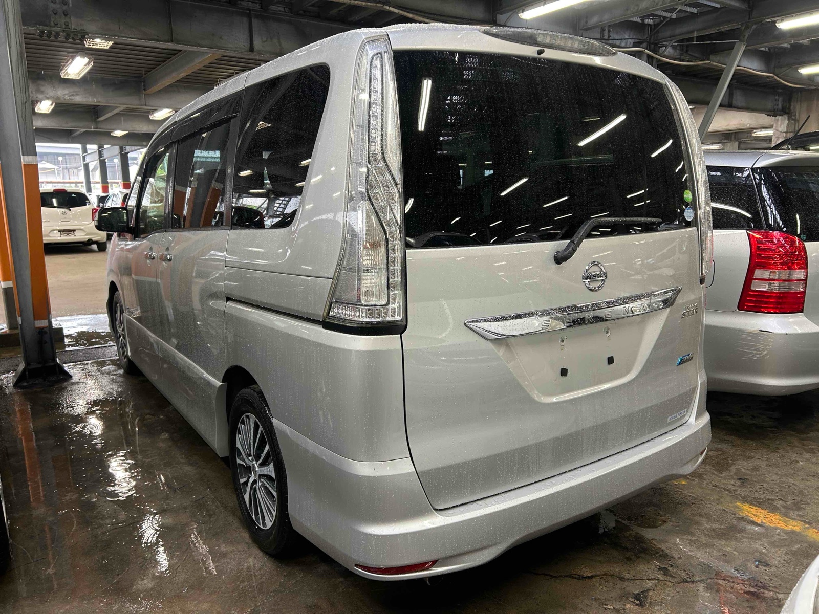 2015 NISSAN SERENA 3.5 auction-graded Japanese used car for sale export to United Kingdom 