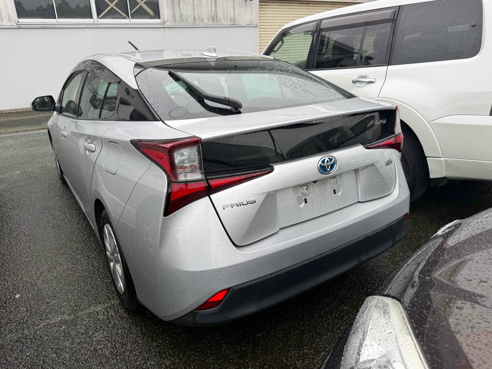 2019 TOYOTA PRIUS 3.5 auction-graded Japanese used car for sale export to United Kingdom 
