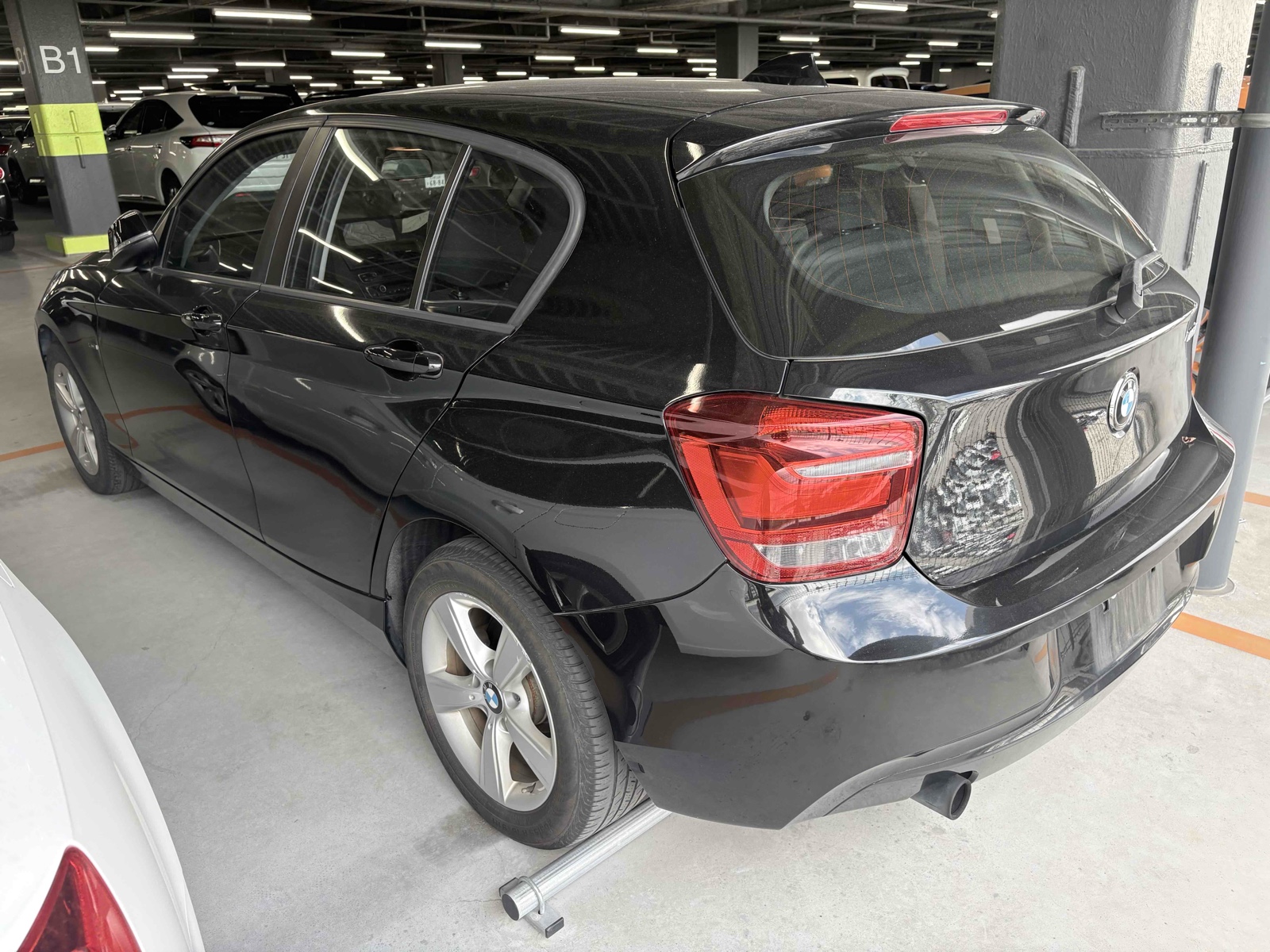 2015 BMW 1 SERIES 3.5 auction-graded Japanese used car for sale export to United Kingdom 
