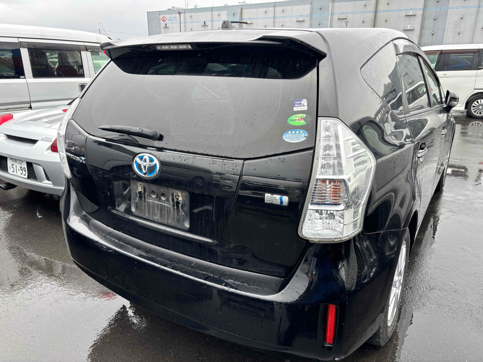 2013 TOYOTA PRIUS ALPHA 3 auction-graded Japanese used car for sale export to United Kingdom 