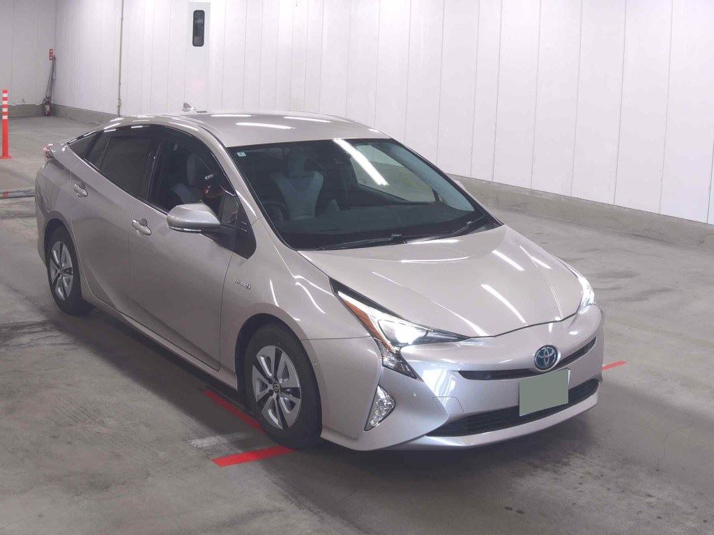 2016 TOYOTA PRIUS 3 auction-graded Japanese used car for sale export to United Kingdom 