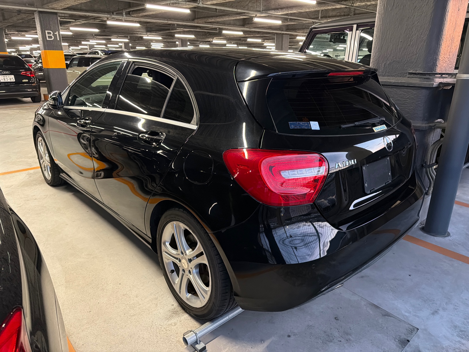 2015 MERCEDES BENZ A CLASS 4.5 auction-graded Japanese used car for sale export to United Kingdom 