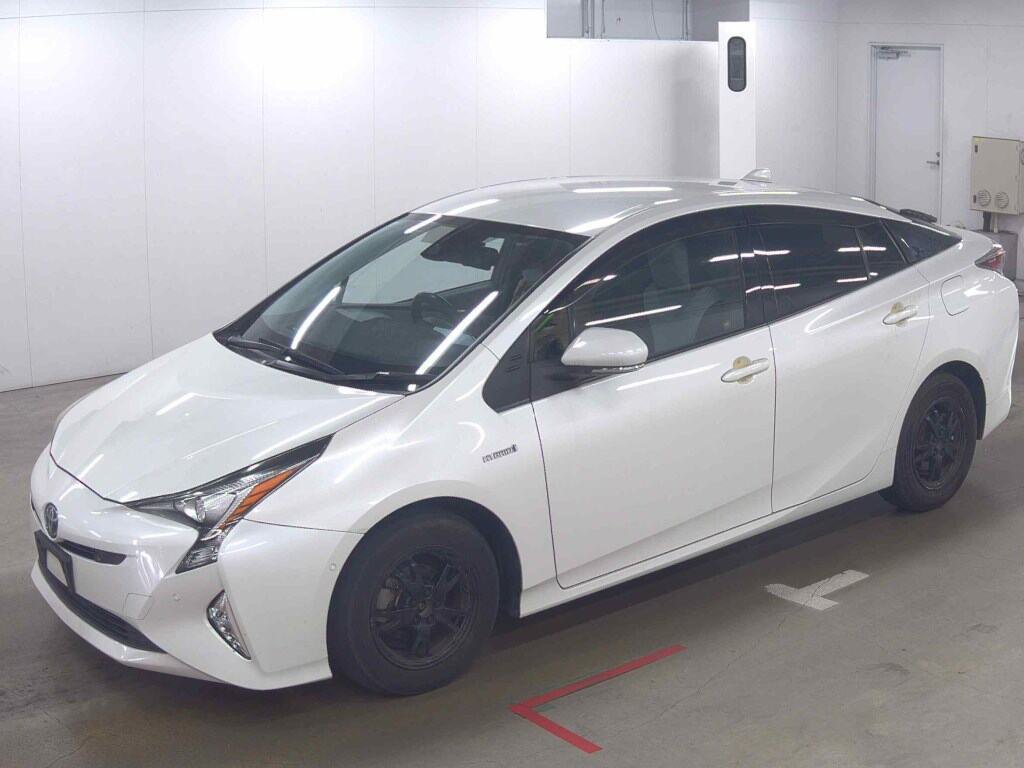 2016 TOYOTA PRIUS R auction-graded Japanese used car for sale export to United Kingdom 