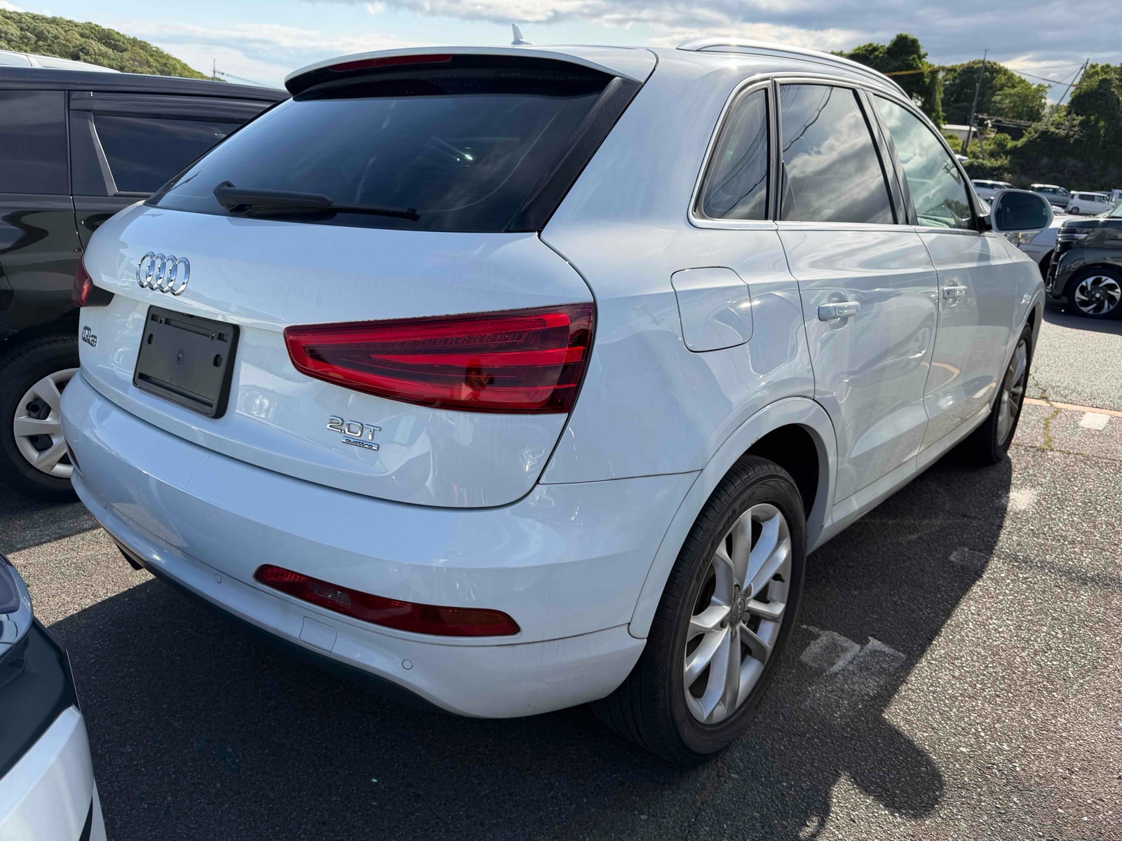 2013 AUDI Q3 4 auction-graded Japanese used car for sale export to United Kingdom 