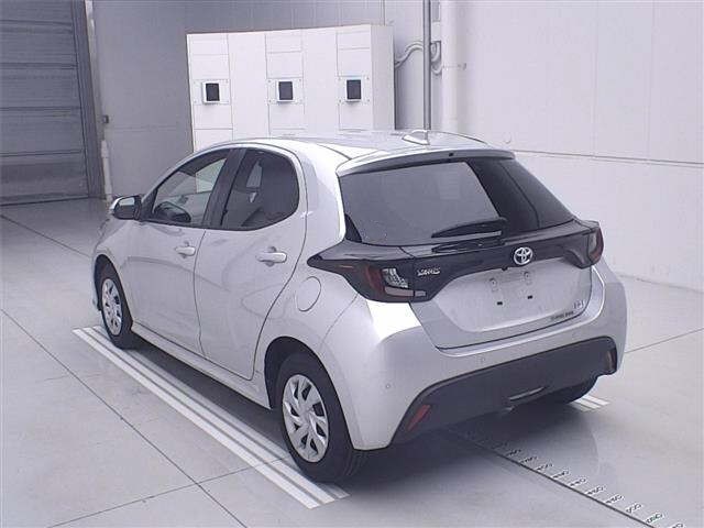 2022 TOYOTA YARIS 3.5 auction-graded Japanese used car for sale export to United Kingdom 
