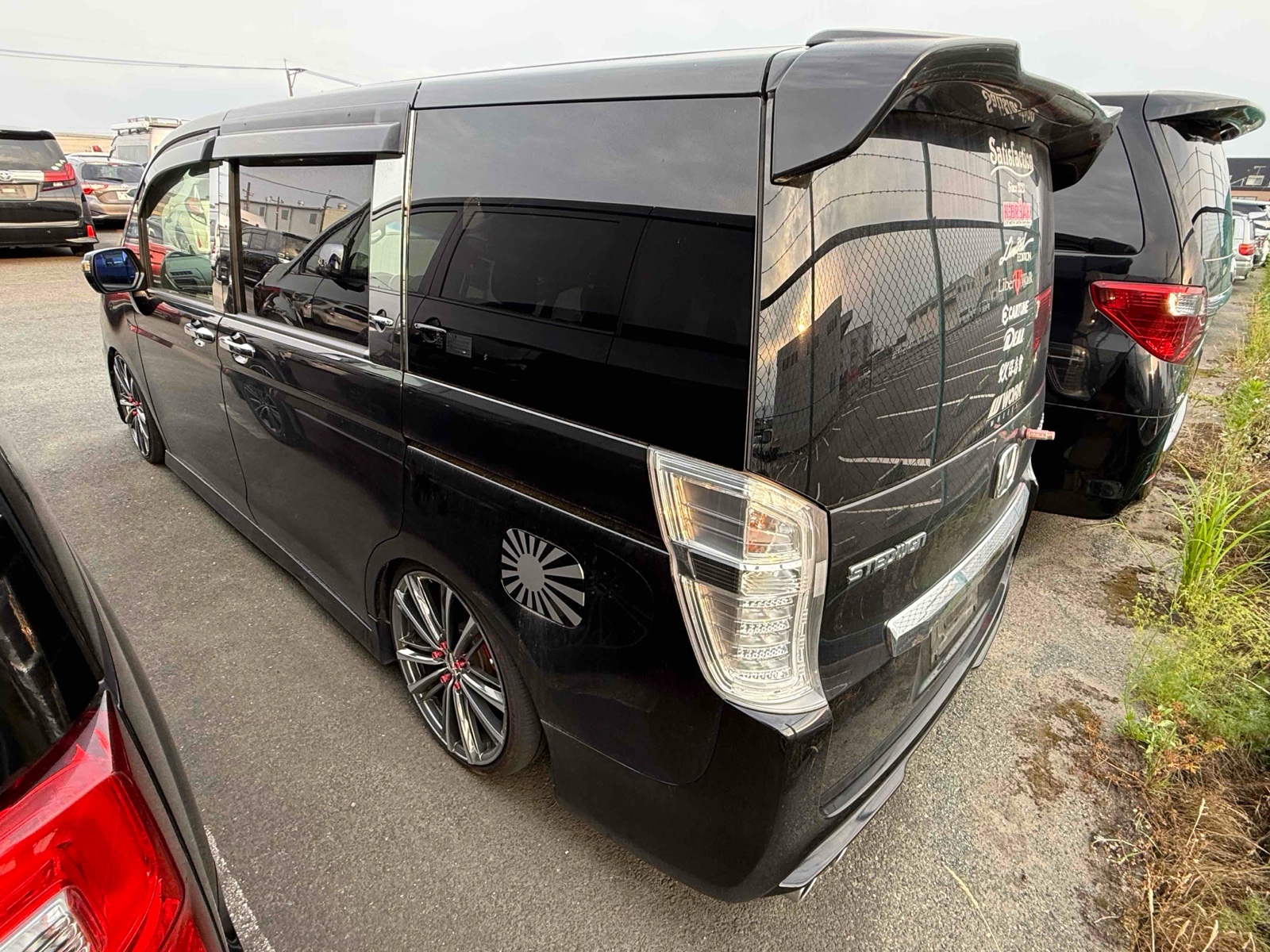 2013 HONDA STEP WAGON 4 auction-graded Japanese used car for sale export to United Kingdom 