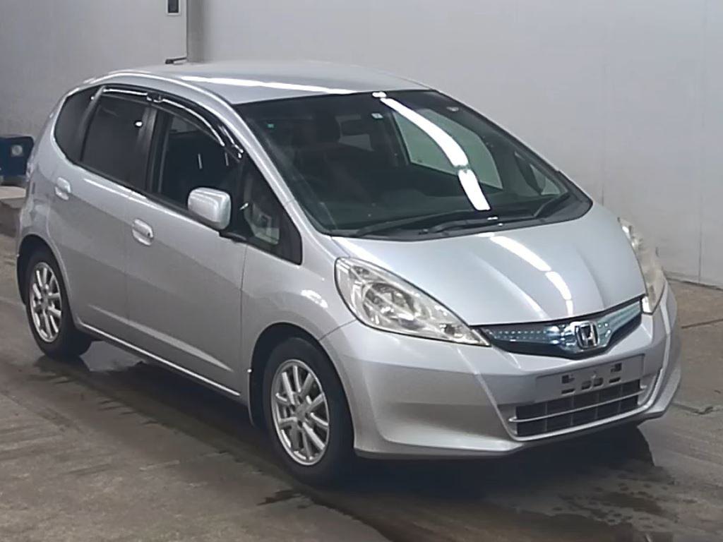 2011 HONDA FIT 4 auction-graded Japanese used car for sale export to United Kingdom 
