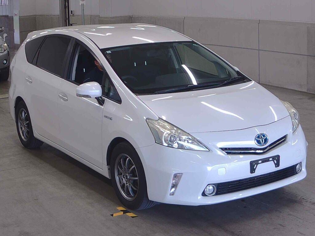 2014 TOYOTA PRIUS ALPHA 4 auction-graded Japanese used car for sale export to United Kingdom 