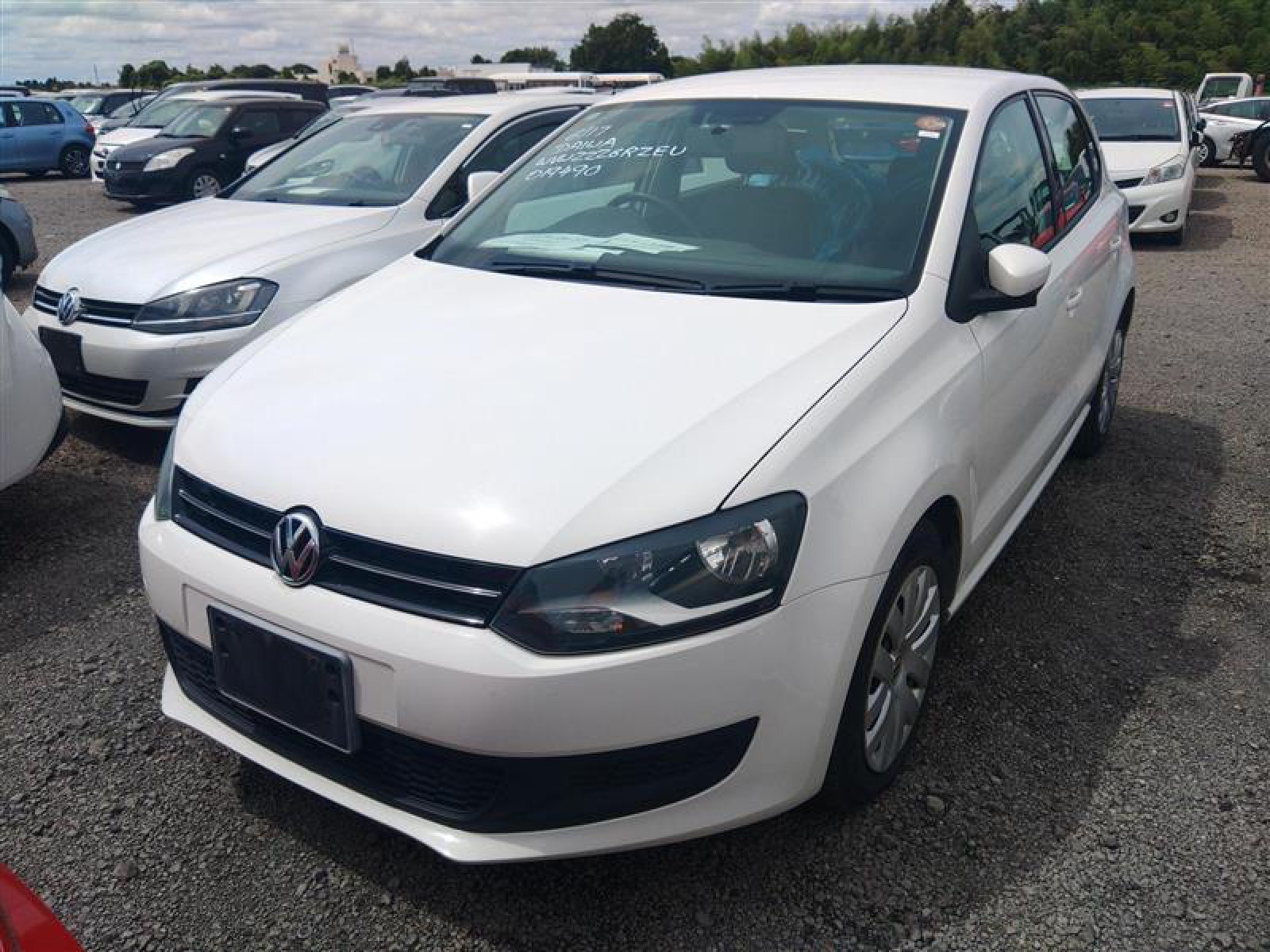 2014 VOLKSWAGEN POLO 4 auction-graded Japanese used car for sale export to United Kingdom 