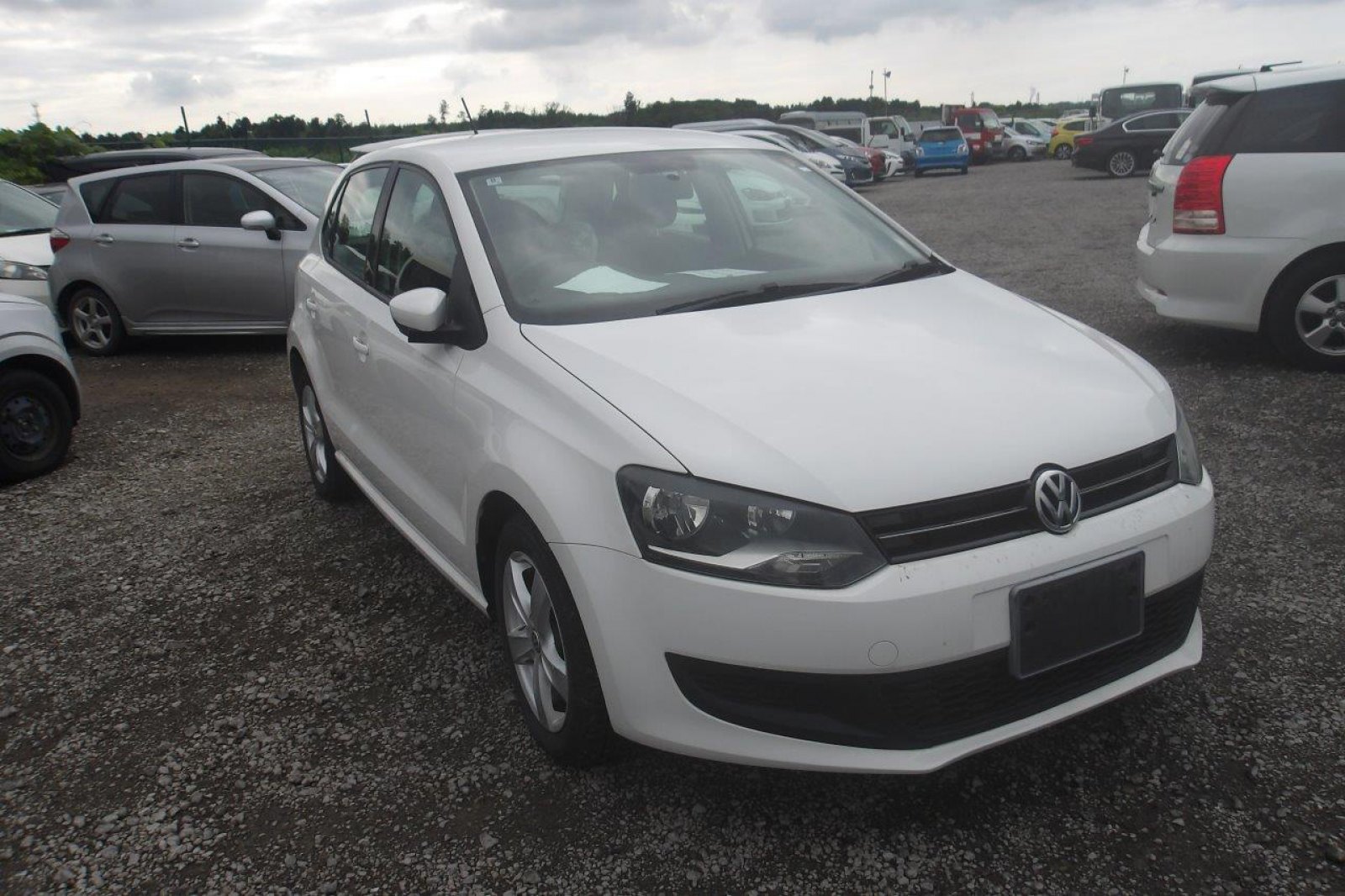 2014 VOLKSWAGEN POLO 4 auction-graded Japanese used car for sale export to United Kingdom 