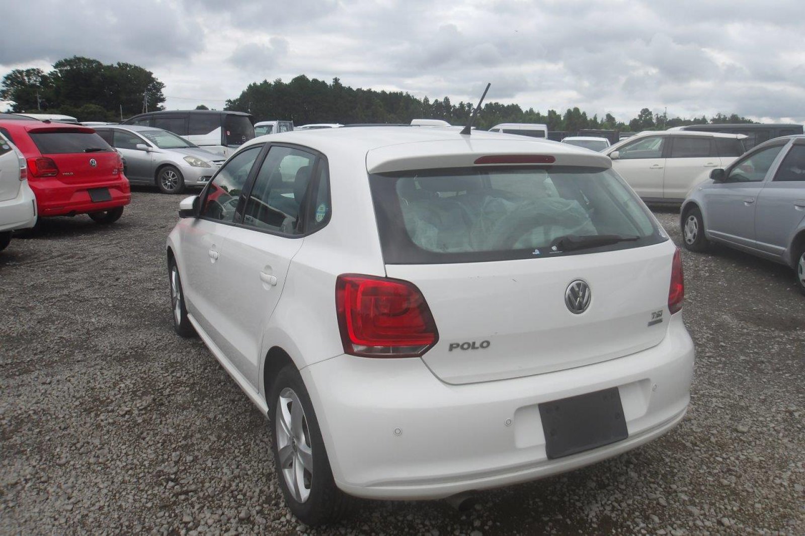 2014 VOLKSWAGEN POLO 4 auction-graded Japanese used car for sale export to United Kingdom 