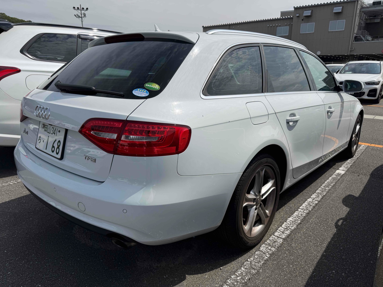 2015 AUDI A4 AVANT 4.5 auction-graded Japanese used car for sale export to United Kingdom 