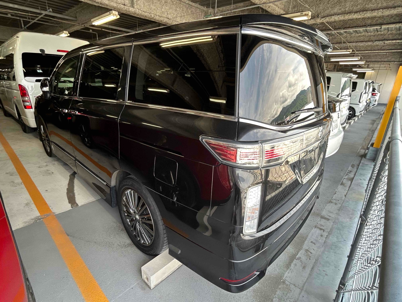 2015 NISSAN ELGRAND 3.5 auction-graded Japanese used car for sale export to United Kingdom 