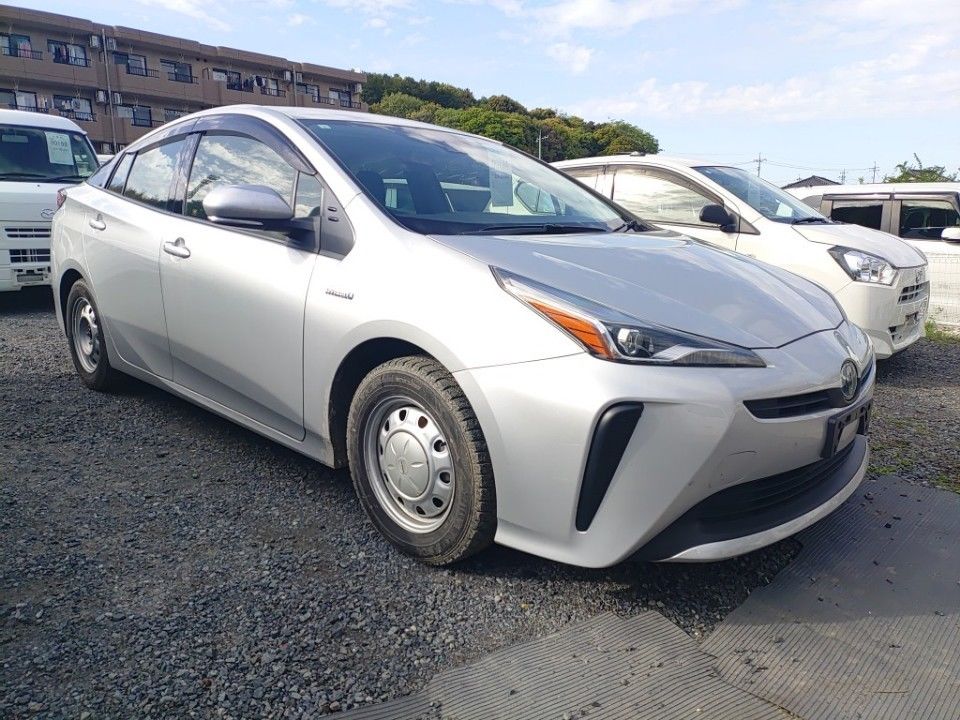 2019 TOYOTA PRIUS R auction-graded Japanese used car for sale export to United Kingdom 