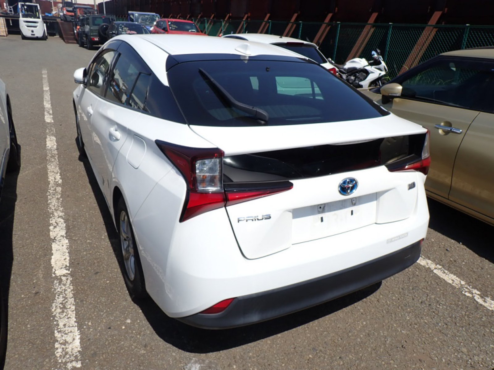 2019 TOYOTA PRIUS 3 auction-graded Japanese used car for sale export to United Kingdom 