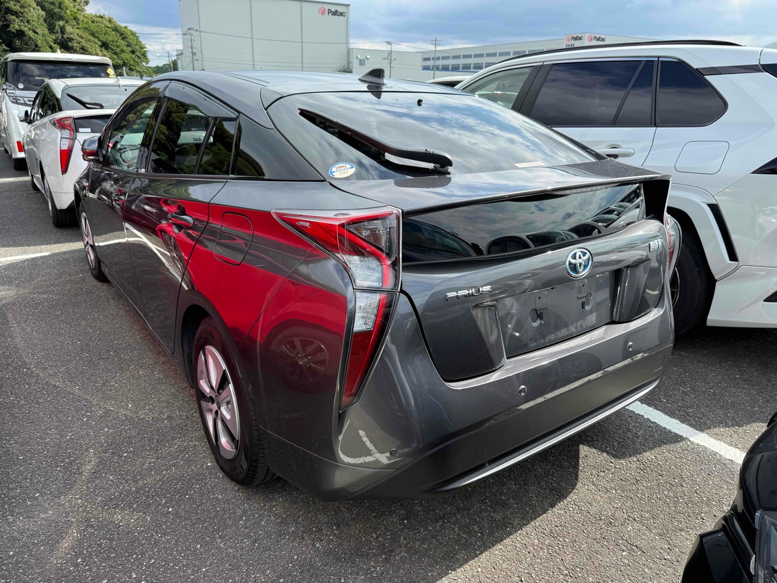 2017 TOYOTA PRIUS R auction-graded Japanese used car for sale export to United Kingdom 