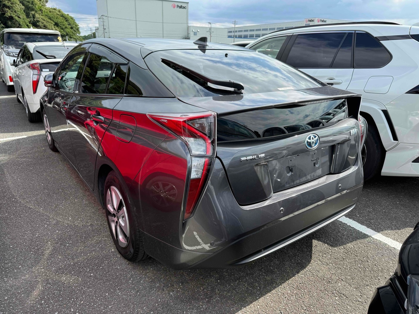 2017 TOYOTA PRIUS R auction-graded Japanese used car for sale export to United Kingdom 