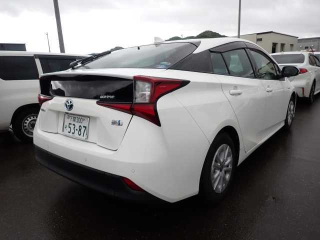2019 TOYOTA PRIUS