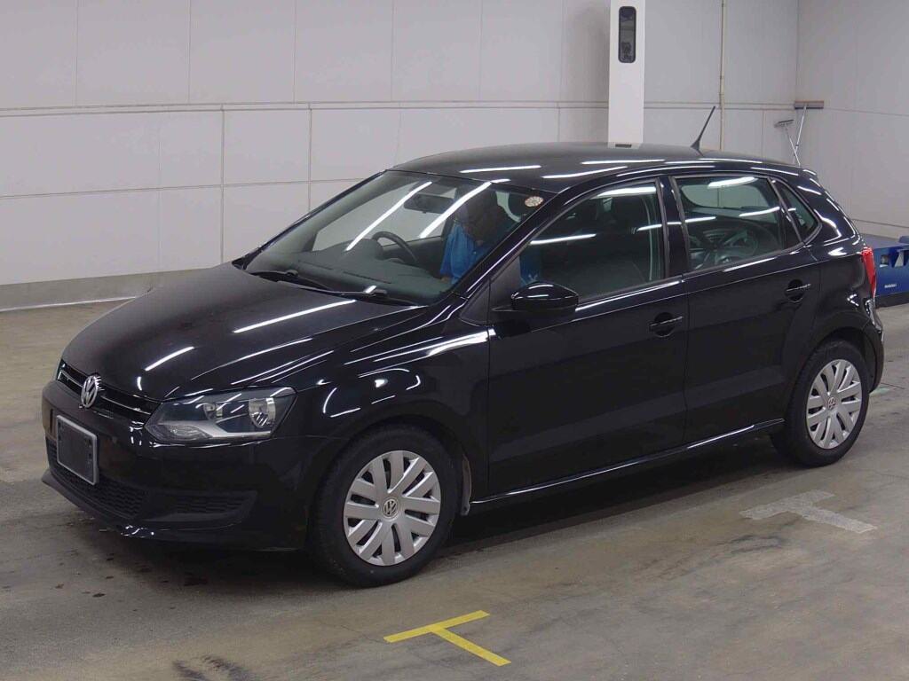 2013 VOLKSWAGEN POLO