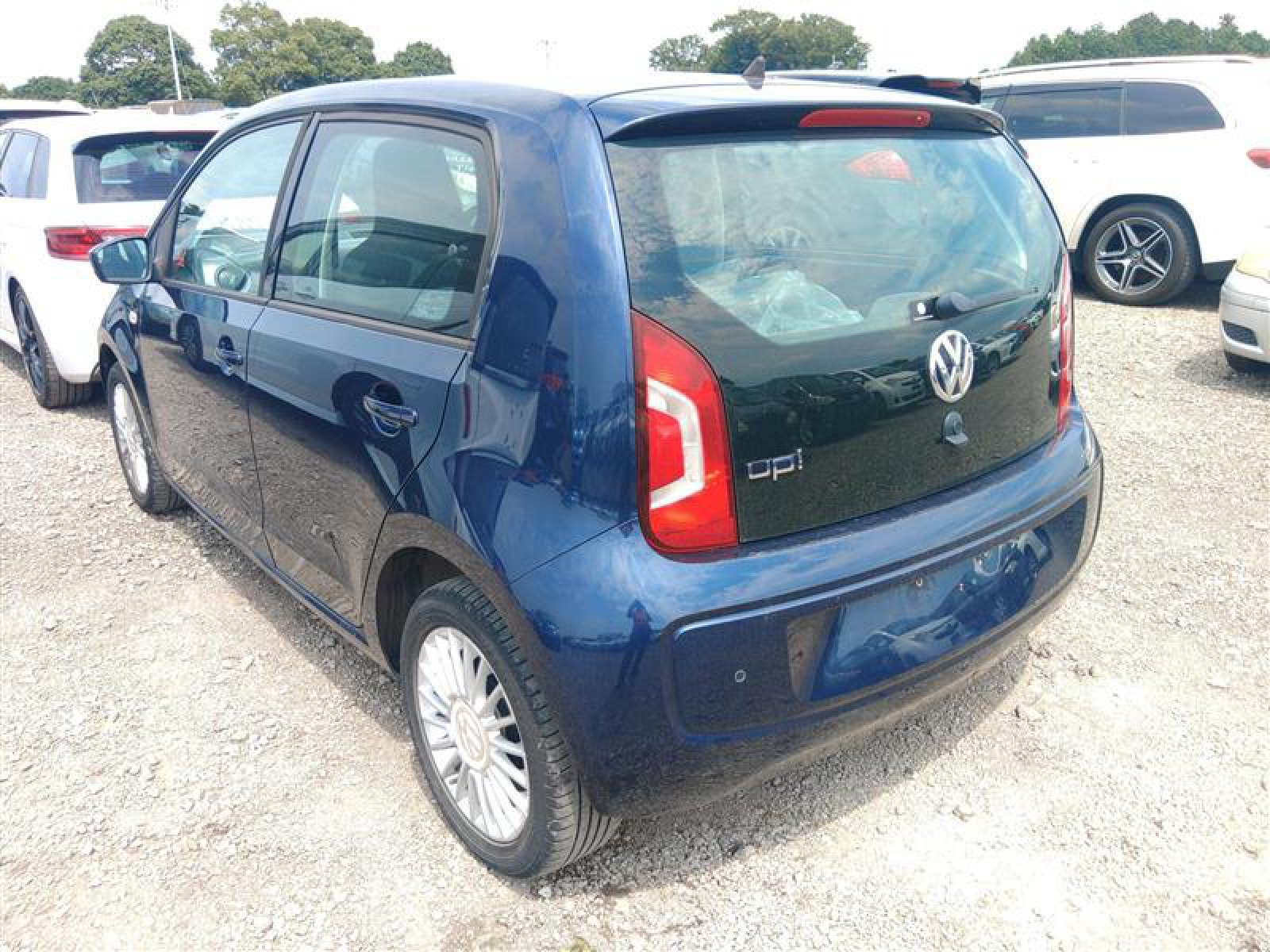 2013 VOLKSWAGEN UP 4 auction-graded Japanese used car for sale export to United Kingdom 