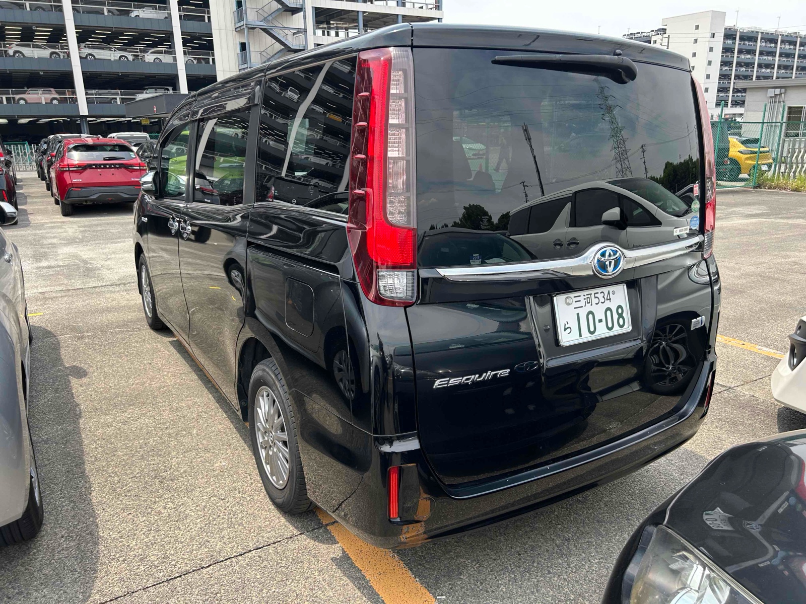 2017 TOYOTA ESQUIRE 3.5 auction-graded Japanese used car for sale export to United Kingdom 