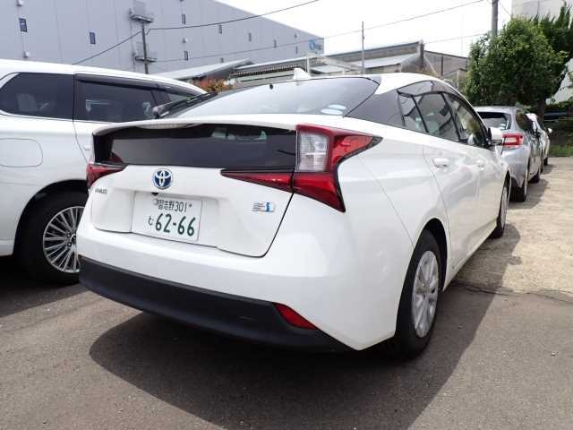 2019 TOYOTA PRIUS 3.5 auction-graded Japanese used car for sale export to United Kingdom 