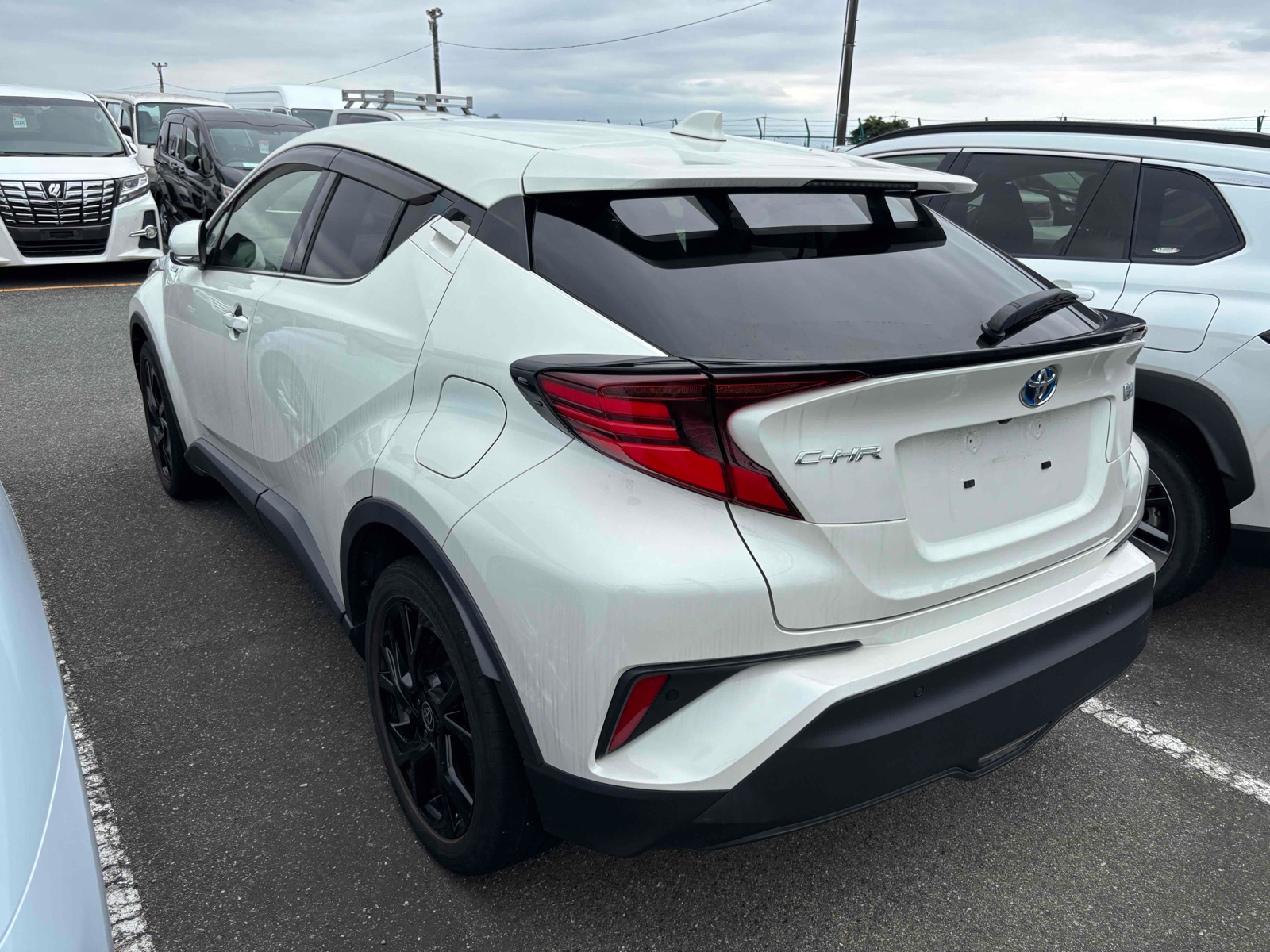 2020 TOYOTA C-HR 3.5 auction-graded Japanese used car for sale export to United Kingdom 