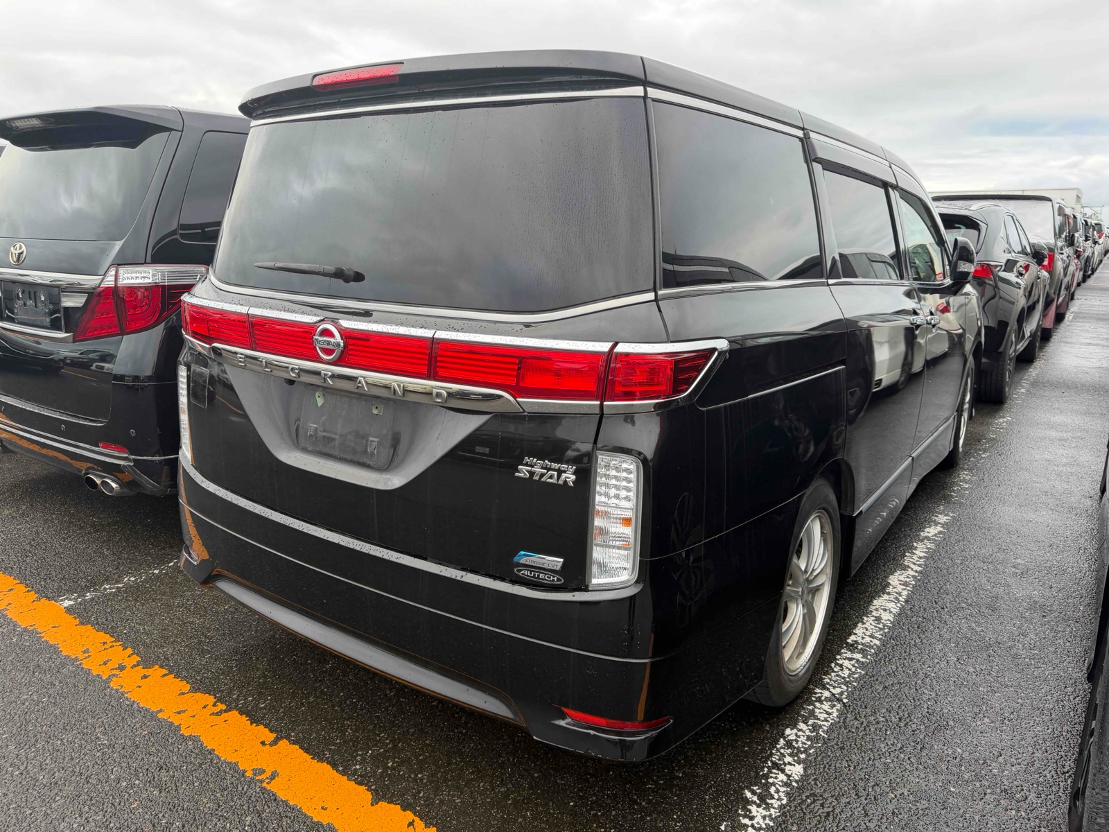 2013 NISSAN ELGRAND 4 auction-graded Japanese used car for sale export to United Kingdom 