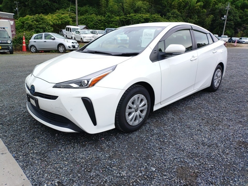 2021 TOYOTA PRIUS R auction-graded Japanese used car for sale export to United Kingdom 