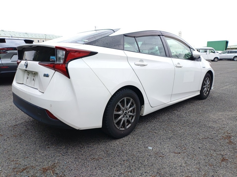 2019 TOYOTA PRIUS 3.5 auction-graded Japanese used car for sale export to United Kingdom 