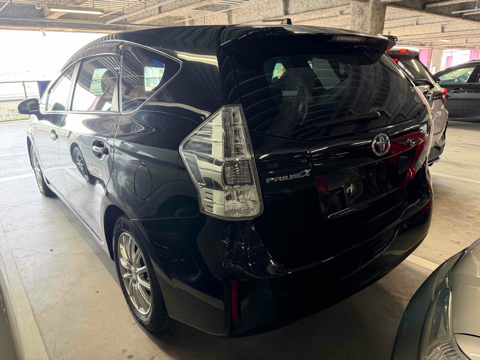 2013 TOYOTA PRIUS ALPHA 4 auction-graded Japanese used car for sale export to United Kingdom 