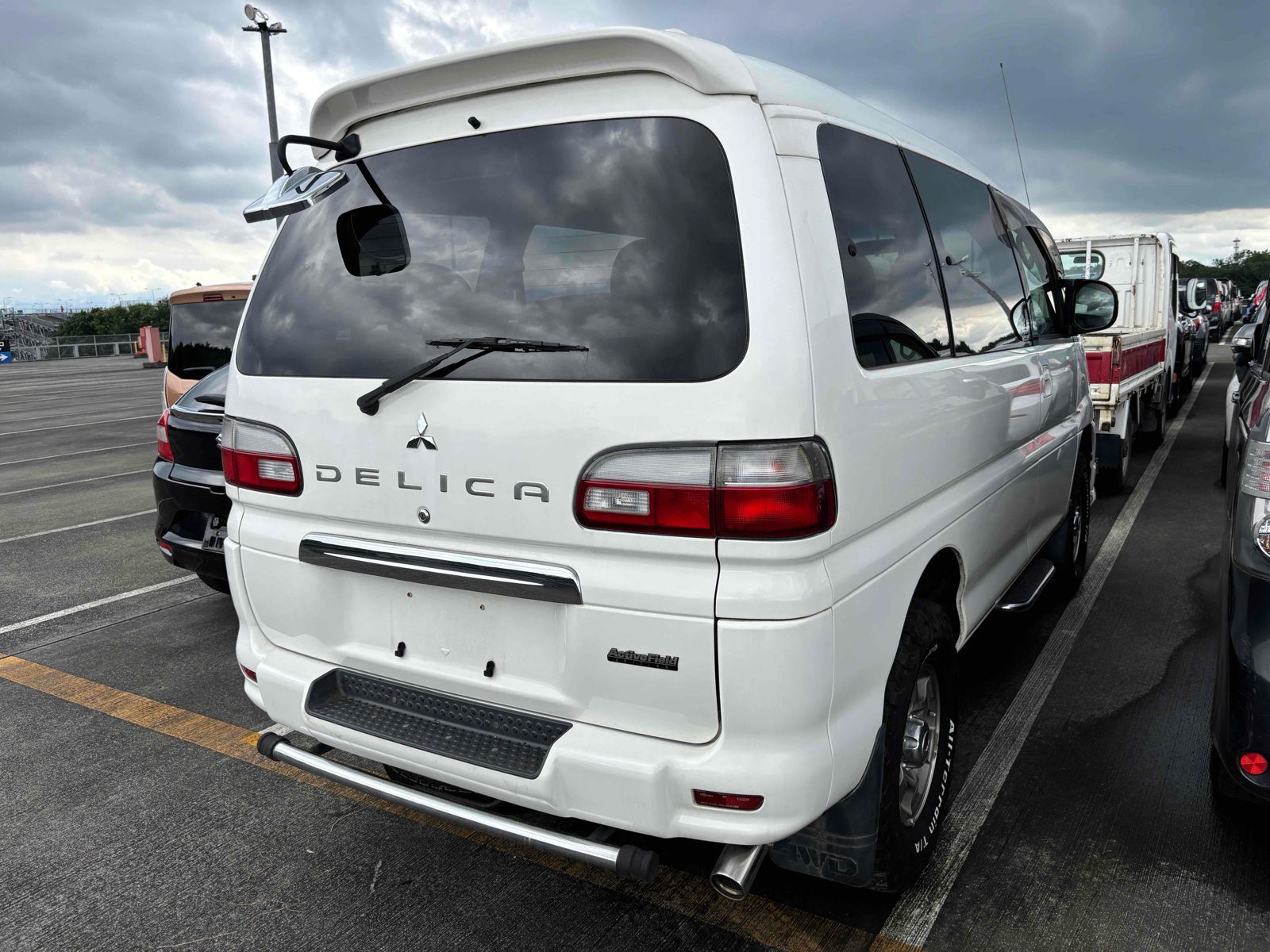 2005 MITSUBISHI DELICA