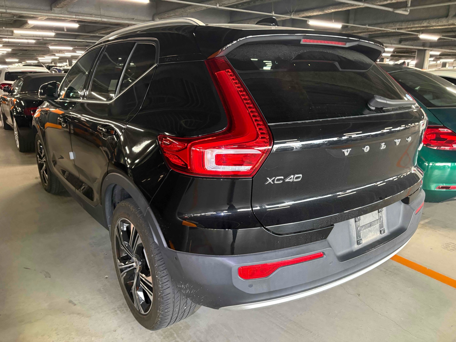 2021 VOLVO XC40