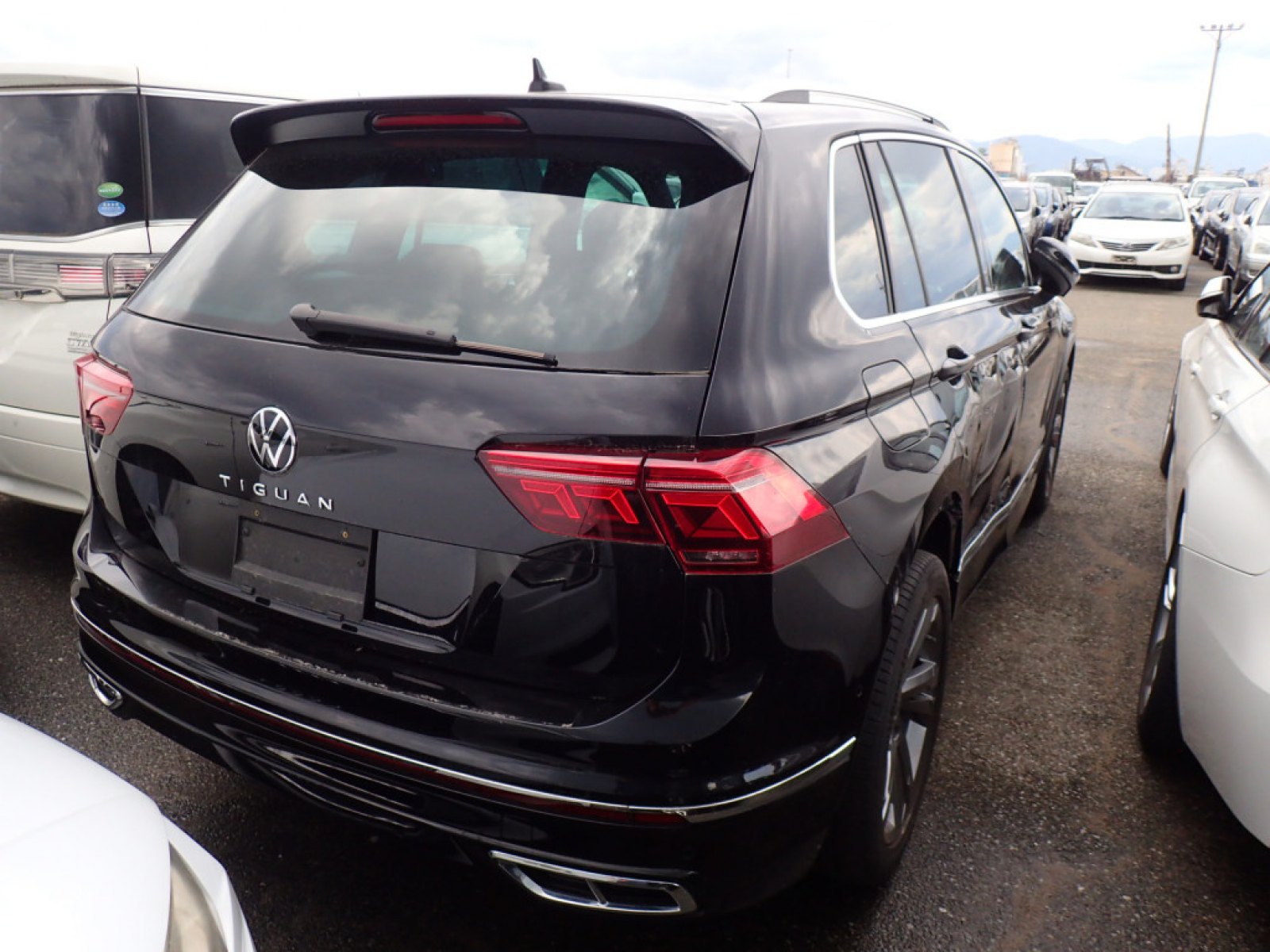 2024 VOLKSWAGEN TIGUAN *** auction-graded Japanese used car for sale export to United Kingdom 