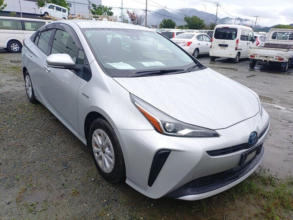2019 TOYOTA PRIUS 3.5 auction-graded Japanese used car for sale export to United Kingdom 