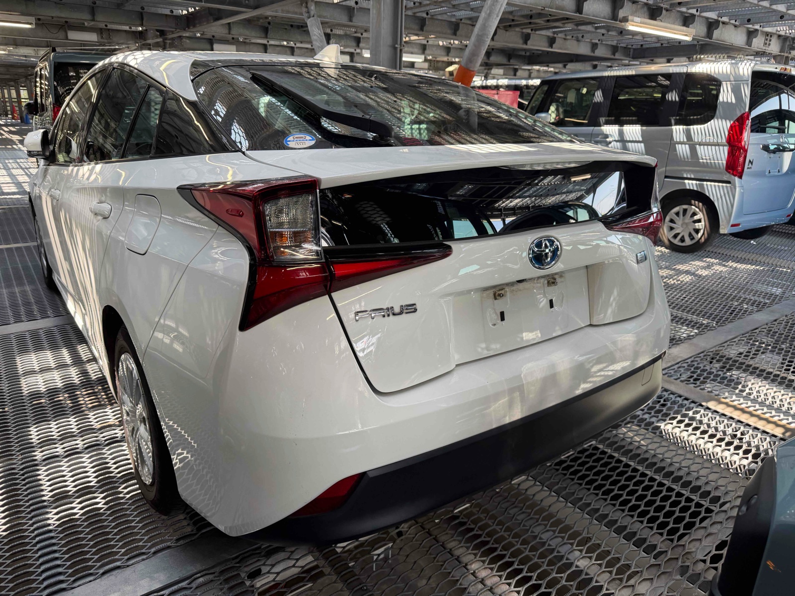 2019 TOYOTA PRIUS 3 auction-graded Japanese used car for sale export to United Kingdom 
