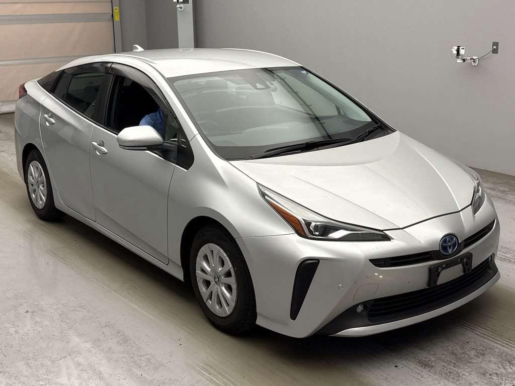 2021 TOYOTA PRIUS 3.5 auction-graded Japanese used car for sale export to United Kingdom 