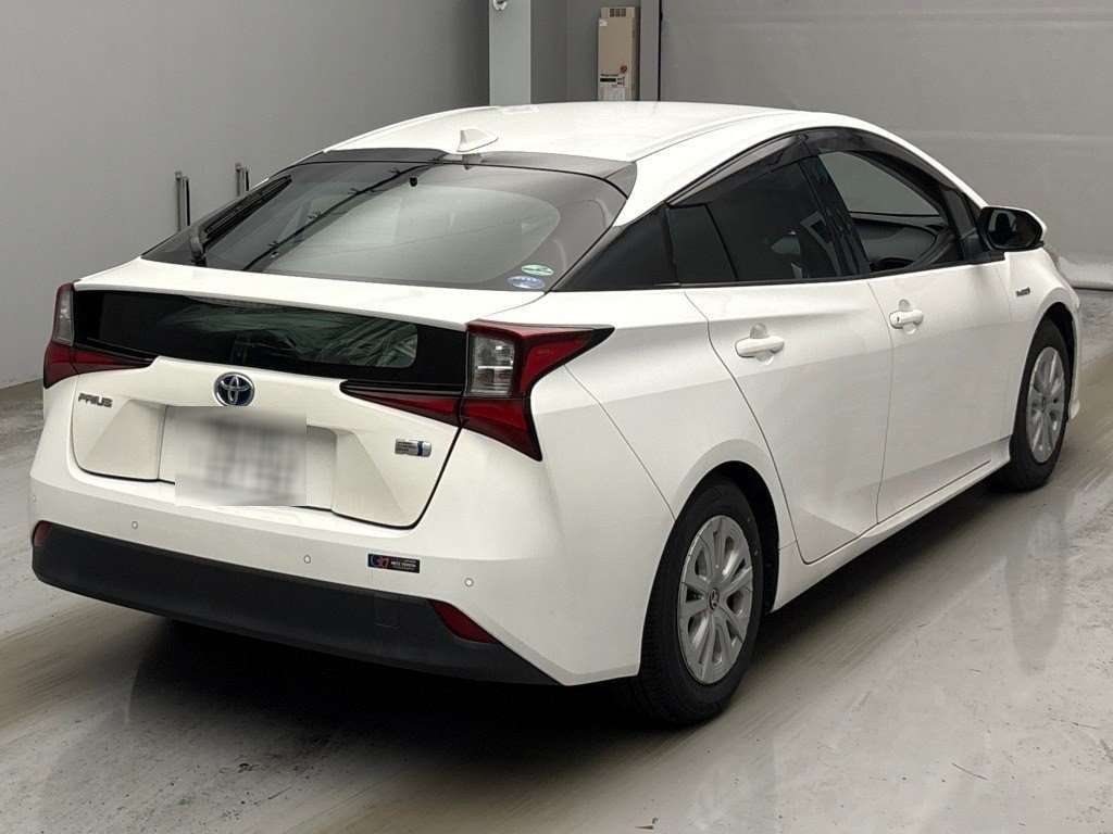 2019 TOYOTA PRIUS 3.5 auction-graded Japanese used car for sale export to United Kingdom 