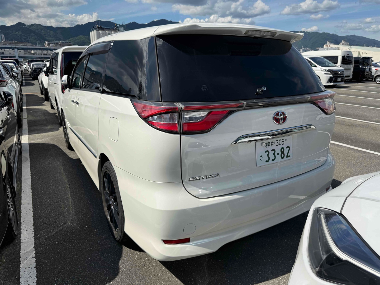 2017 TOYOTA ESTIMA 4 auction-graded Japanese used car for sale export to United Kingdom 