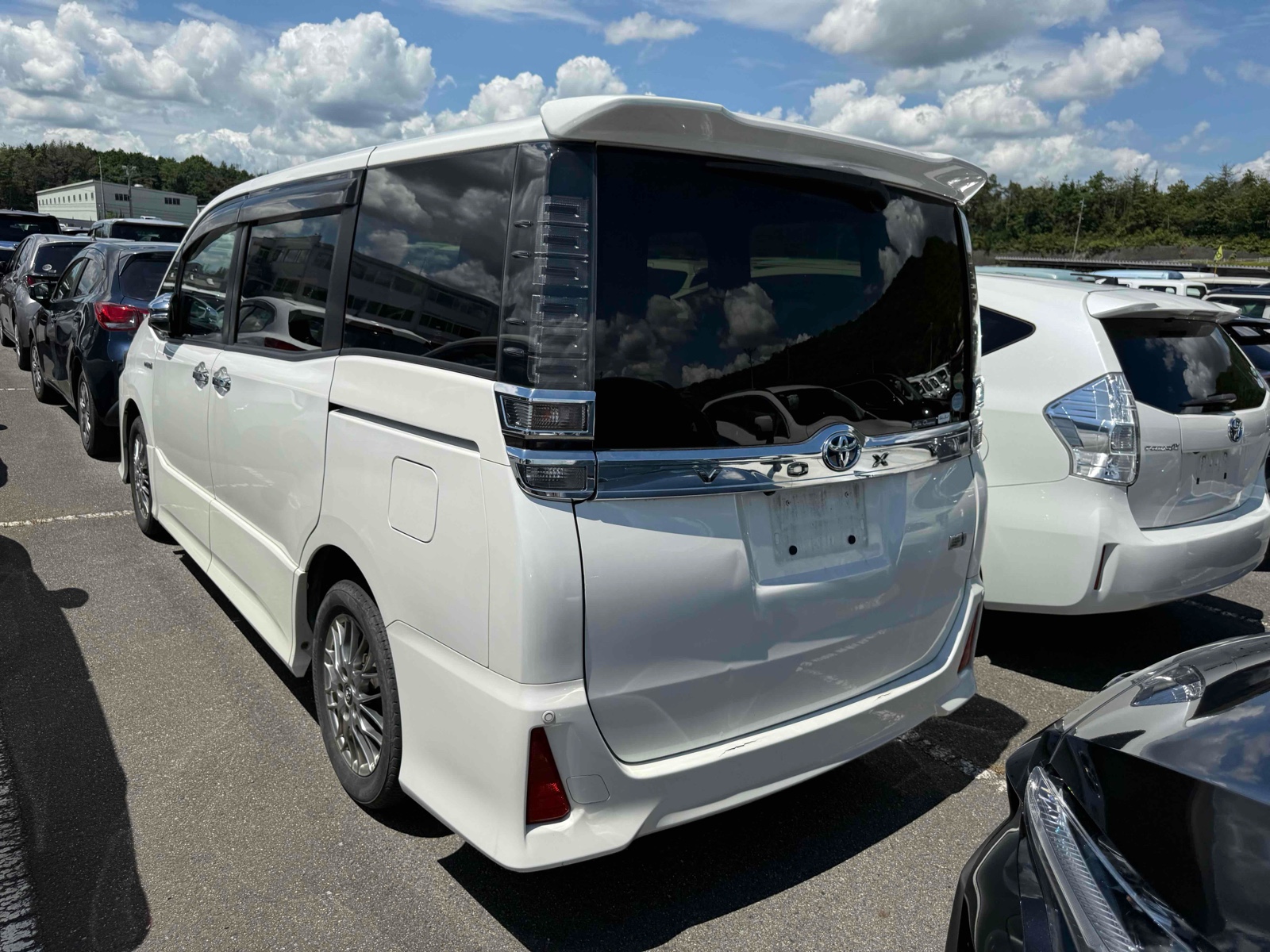2018 TOYOTA VOXY R auction-graded Japanese used car for sale export to United Kingdom 