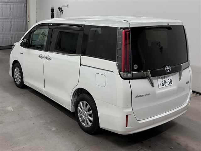 2019 TOYOTA ESQUIRE R auction-graded Japanese used car for sale export to United Kingdom 