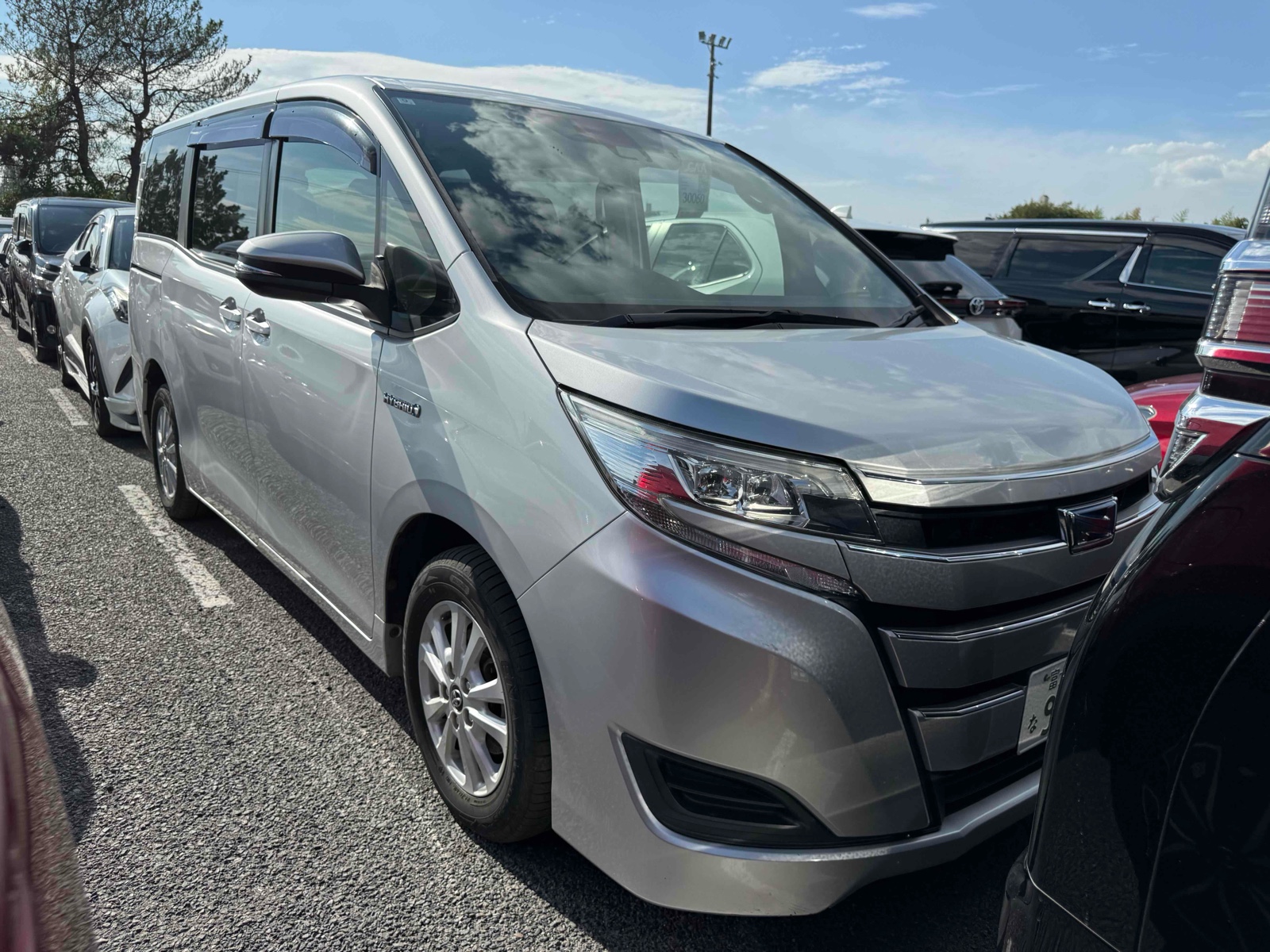2018 TOYOTA NOAH 4 auction-graded Japanese used car for sale export to United Kingdom 